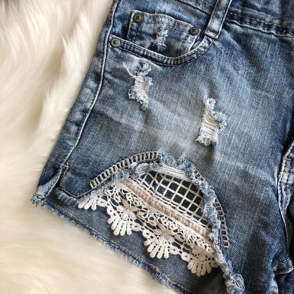 Vanilla Star | Women Size 5 Blue Distressed Lace Trim Shorts - Picture 5 of 7